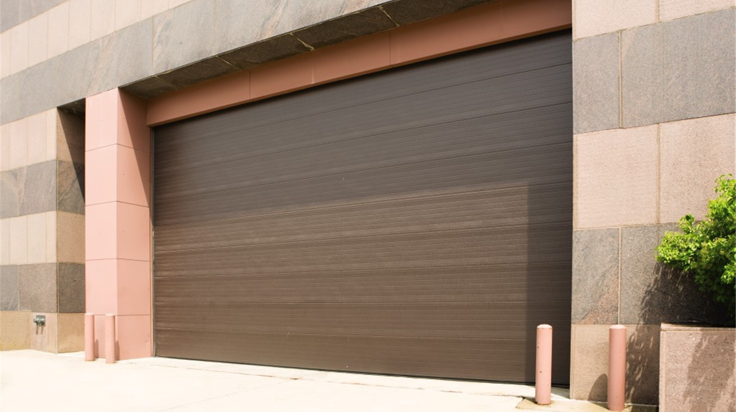 Sectional, Insulated Steel, Model 530, Brown Finish, Solid Door Insulated Sectional Steel Door 530 - Wayne-Dalton of Windsor