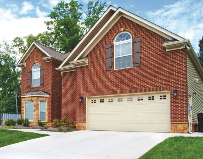 Classic Steel Model 8500, Short Panel Desifgn, Almond Finish, Stockton Short Windows Classic Steel Garage Doors, Model 8300A, Medium Oak Plank Wood Grain Finish, Horizontala & Verticial Clear IV Windows